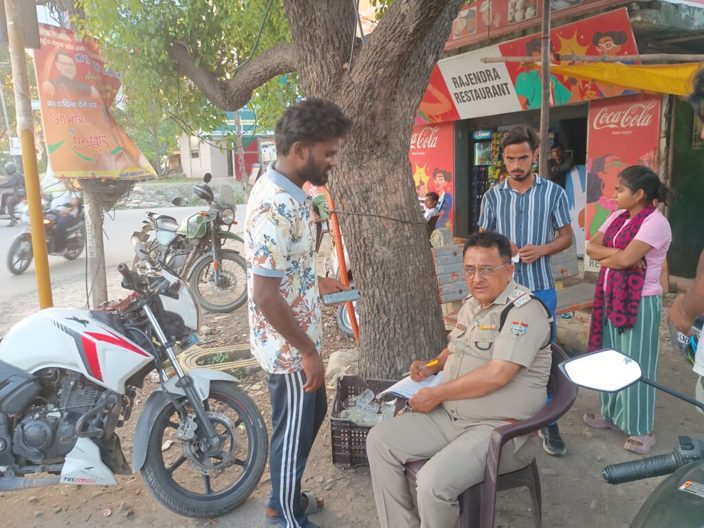 प्रेमनगर थाना क्षेत्र में वाहन चेकिंग अभियान 2 1000187202