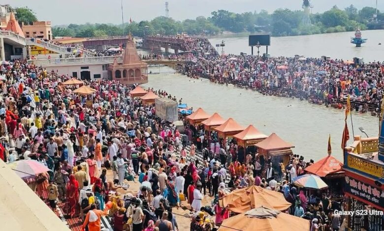 बुद्ध पूर्णिमा पर श्रद्धालुओं ने लगाई आस्था की डुबकी, हरिद्वार में सुरक्षा व्यवस्था चाक-चौबंद 1 FB IMG 1747068634687