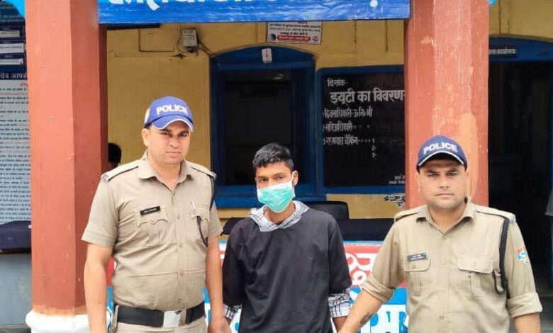 नशा मुक्त देवभूमि अभियान के तहत अल्मोड़ा पुलिस की बड़ी कार्रवाई,अभियुक्त गिरफ्तार 1 FB IMG 1747069007679