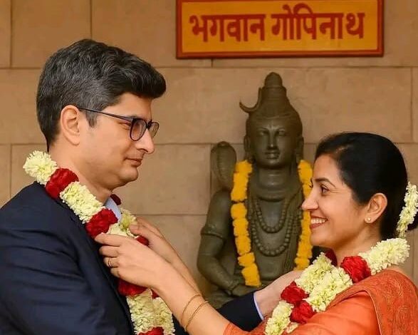 सादगी की मिसाल बने चमोली डीएम डॉ. संदीप तिवारी, बिना छुट्टी लिए की शादी, बन गए चर्चा का विषय 1 IMG 20250529 WA0011 1