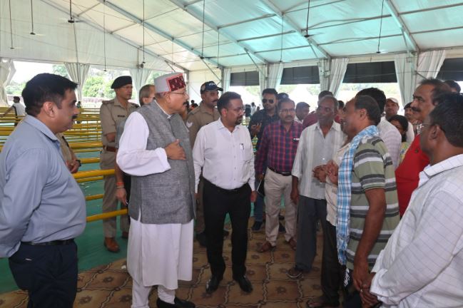 चारधाम यात्रा पंजीकरण केंद्र का निरीक्षण करने पहुंचे सतपाल महाराज, व्यवस्थाओं पर जताई संतुष्टि 1 a