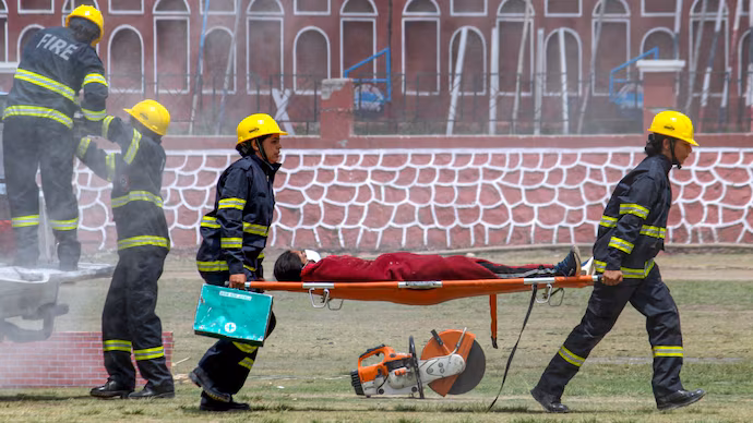 भारत-पाक तनाव के बीच उत्तराखंड ने बढ़ाई सतर्कता, सीमावर्ती जिलों में मॉक ड्रिल के जरिए तैयारियों की समीक्षा 1 file photo of mock drill 065944699
