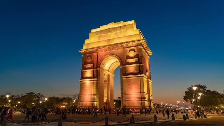 दिल्ली: बढ़ते तनाव के बीच इंडिया गेट को खाली किया गया, रुकने की अनुमति नहीं 1 images 9 12