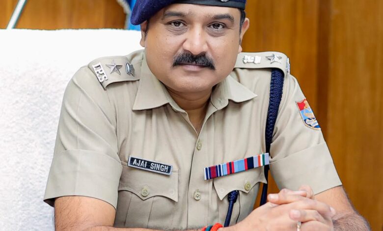देहरादून: प्रेमनगर क्षेत्र में 'ऑपरेशन मर्यादा' के तहत पुलिस की सख्त कार्रवाई, 39 लोग हिरासत में 1 FB IMG 1749129148604