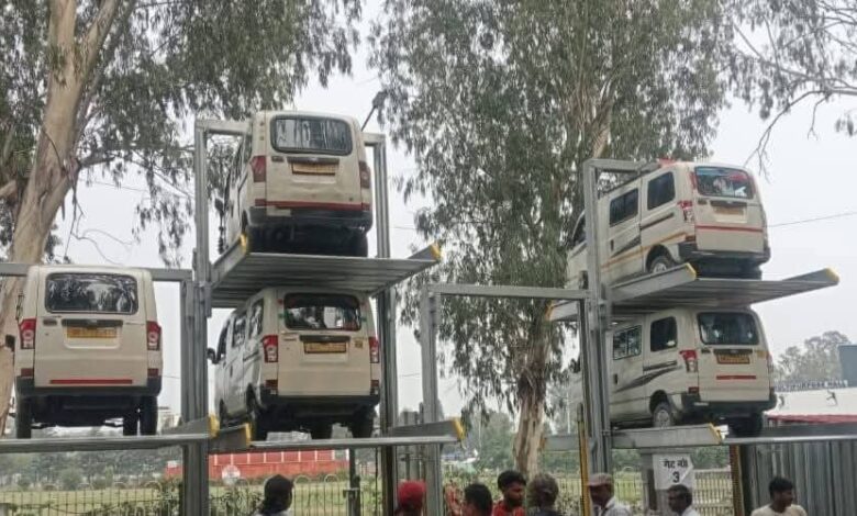 देहरादून में परेड ग्राउंड के पास तीन मंजिला मल्टी‑लेवल पार्किंग का ट्रायल सफल — 84 गाड़ियाँ एक साथ पार्क कीं, कोरोनेशन पार्किंग की तैयारी 1 FB IMG 1750097255850